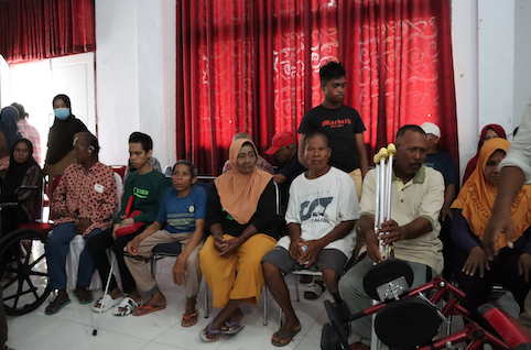Pemerintah Kabupaten Wakatobi Serahkan Alat Bantu untuk Penyandang Disabilitas